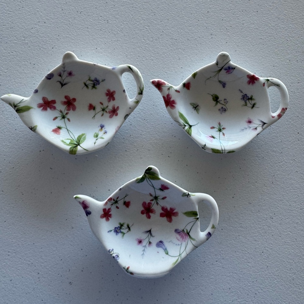 A Special Place Lot Of 3 Tea Pot Shaped Teabag Holder Ceramic Roses Floral